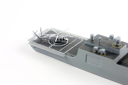 DreamModel DM70017 - Chinese Navy Destroyer Type 052DL - 1:700