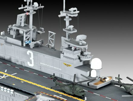 Revell 05178 - US Navy Assault Carrier WASP CLASS - 1:700 