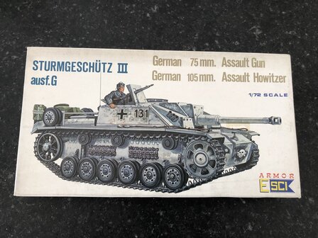Esci 8005 - Sturmgesch&uuml;tz III Ausf. G German 75 mm. Assault Gun / German 105 mm. Assault Howitzer - 1:72