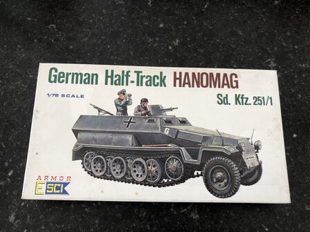 Esci 8002 - German Half-Track Hanomag Sd. Kfz. 251/1 - 1:72
