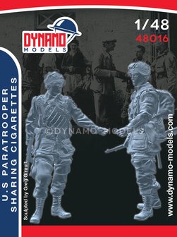 Dynamo Models  48016 - U.S Paratrooper Sharing Cigarettes - 1:48