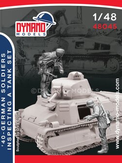 Dynamo Models  48045 - &#039;40 - German Infantry Inspecting a Tank Set - 1:48