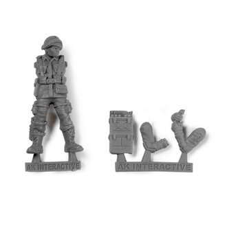 AK11778 - US Airborne Division, D-DAY Wargame Starters Set - 14 Colors &amp; 1 Figure (Exclusive 101st Radio Operator) - [AK Interactive]