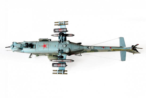 Zvezda 7293 - Soviet attack helicopter Mi-24V/VP Hind E - 1:72