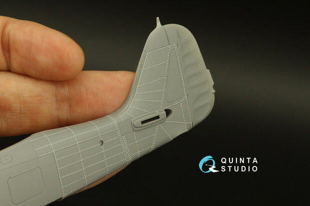 Quinta Studio QRV-018 - Single riveting rows (rivet size 0.25 mm, gap 1.0 mm), White color, total length 5.8 m/19 ft - 1:24