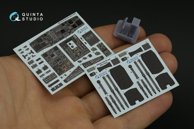 Quinta Studio QD+35108 - MH-60L 3D-Printed & coloured Interior on decal paper (for KittyHawk kit) (with 3D-printed resin parts) - 1:35