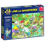 JUM19087 - Jan van Haasteren - Kamperen in het Bos (2000)
