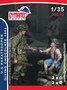 Dynamo-Models--35012-U.S-Paratrooper-Giving-Chocolate-1944-1:35